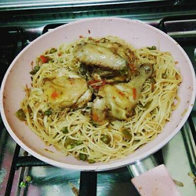  مكرونه بالخضار وفراخ 