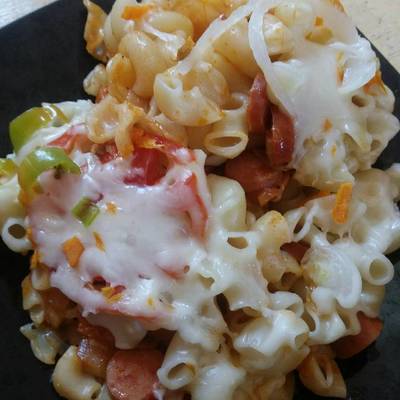  مكرونة بالنقانق والموزاريلا 