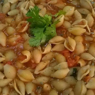  المعكرونة بصلصه البندورة 