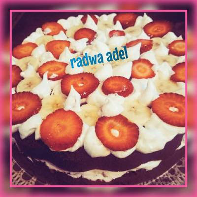  تورتة شوكولاته (بكريم الشانتيه والموز والفراولة) 