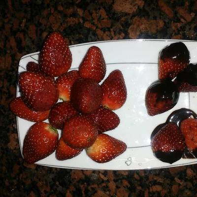  فراولة بصوص الشكولاتة 