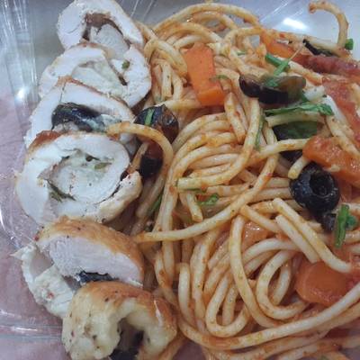  معكرونة بالخضار مع رولات الدجاج بالموزاريلا 