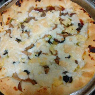  بيتزا بالسجق والمشروم 