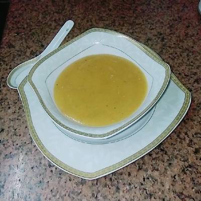  شوربة العدس بالزبدةوالشعيريه 