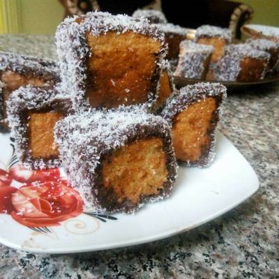  مكعبات الكيك بالصوص الشكلاته والجوز الهند علي طريقتي 