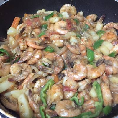  جمبرى مشوي بالخضروات 