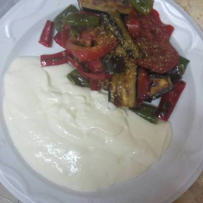  تغميسة تومية مع خضار 