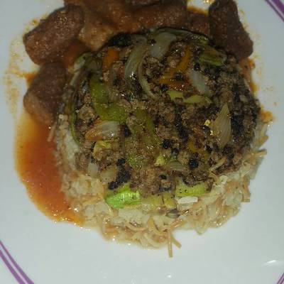  ارز بالشعيرية مع لحمة مفرومة بالخضار وكفتة ارز بالصلصة 