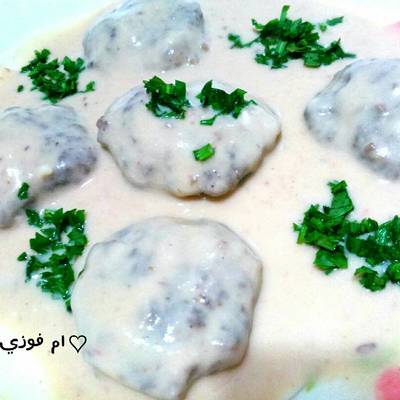  كفتة بصلصة الطحينة 