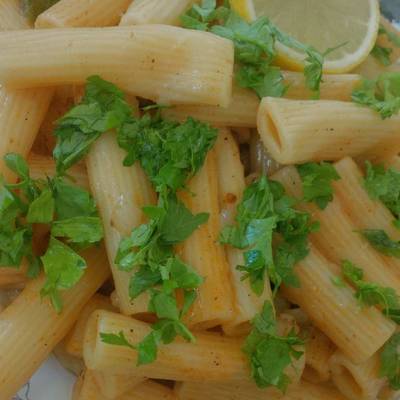  مكرونة بصلصة الطماطم 