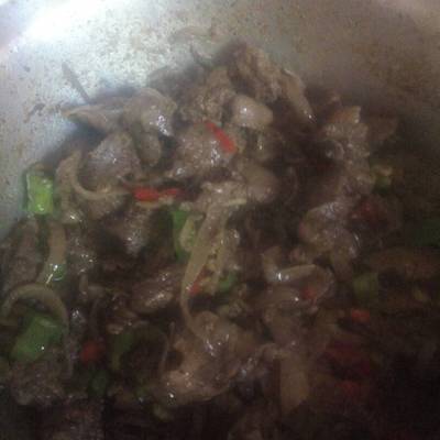  كبد وقوانص بالبصل والفلفل 