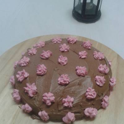  كيكة الشوكولاتة (طريقة اخرى) مزينة ب فروستنج الشوكولاتة 