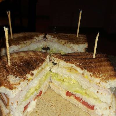  كلوب ساندويش 