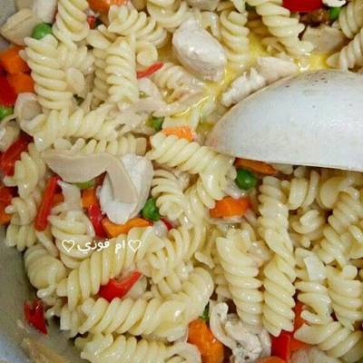  مكرونة بالدجاج والكريما 