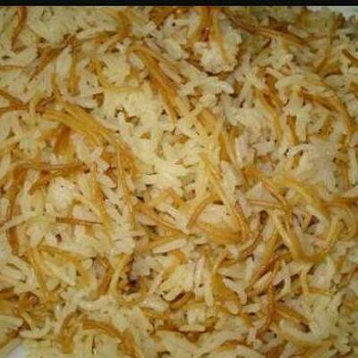  طريقه عمل الارز بالشعريه ولونه الذهبي الجميل ع طريقتي 