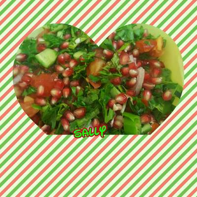  سلطة خضراء بالرمان 