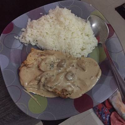  فراخ مشويه مع صوص المشروم و الارز الابيض اللذيذ 