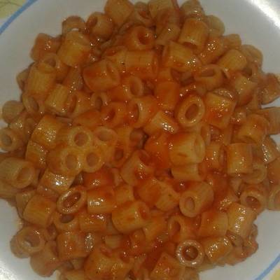  مكرونة بالصلصه والثوم 