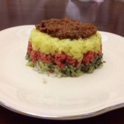  أرز ملون باللحم المفروم 