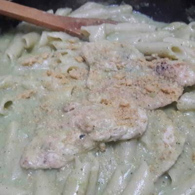  مكرونة بصوص الكوسه والاعشاب 