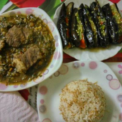  سبانخ مطبوخه باللحم ارز بالشعريه باذنجان مقلى بحشوة الفلفل الحار 