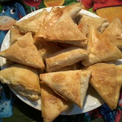  سمبوسة الجلاش و العجينة الجاهزة محشية جبنة رومى ولحمة معصجة 