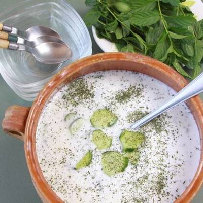  سطلة الخيار باللبن الزبادي 