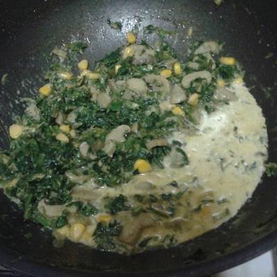  سبانخ بالصوص الابيض والمشروم والذره الحلوه 