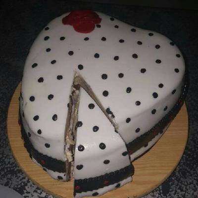  تورتة قلب الأميرة بعجينة السكر وكريمة الزبدة 