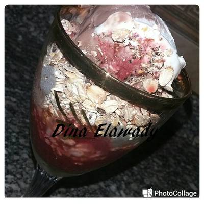  كاسات ايس كريم بالفراوله والشوفان 