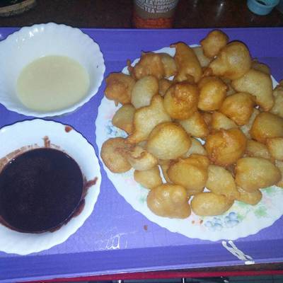  الزلابية مع صوص الشكولاتة البيضاء والسوداء 