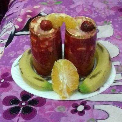  سموزي الفراوله بقطع الموز وشرائح البرتقال..مختلف 